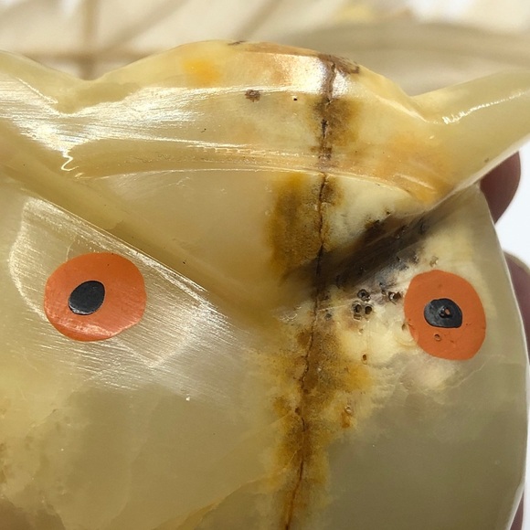 Solid Stone Agate Owl Carving in Cream and Brown - Picture 10 of 10